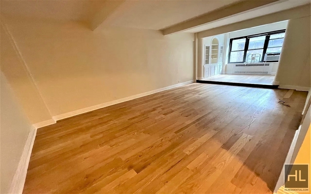 East 56 Street - Photo 1