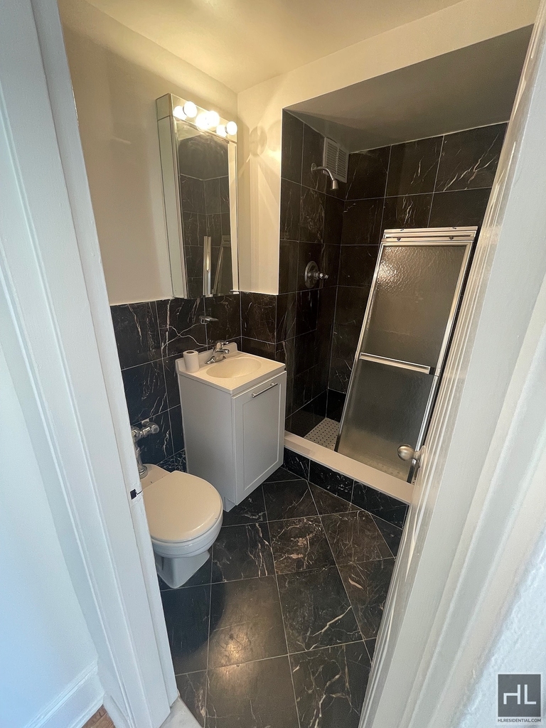East 79th Street - Photo 12