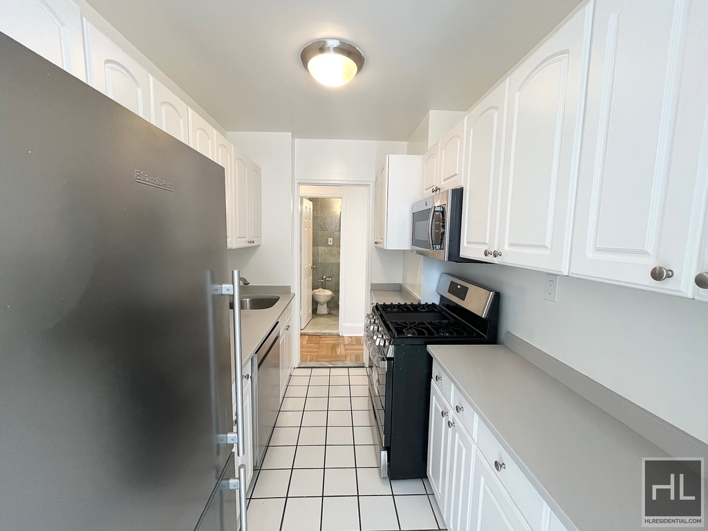 East 79th Street - Photo 10