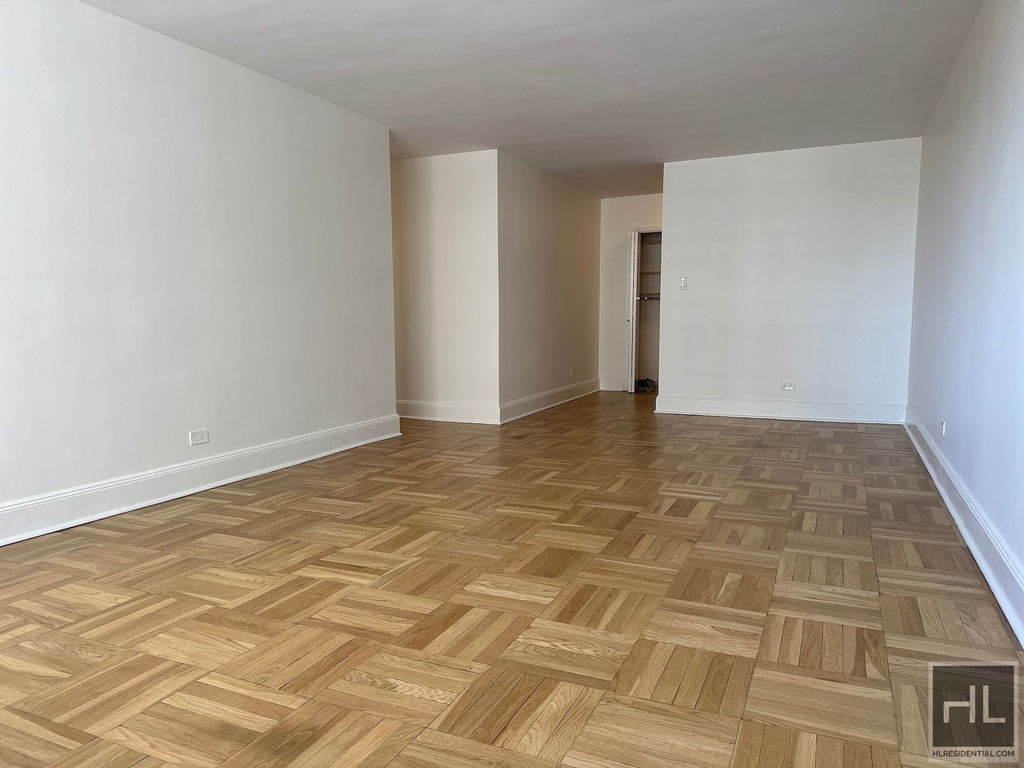 East 79th Street - Photo 3