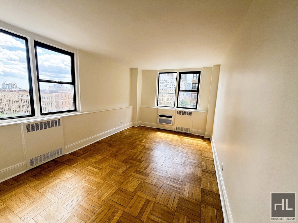 East 79th Street - Photo 4