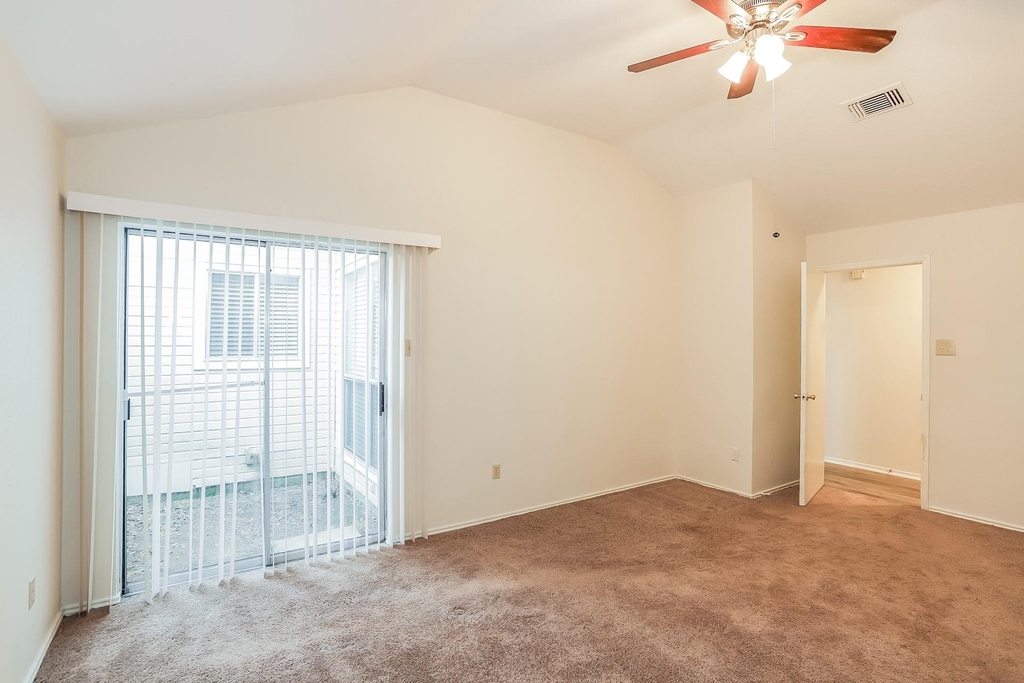 1525 Miller Avenue - Photo 8