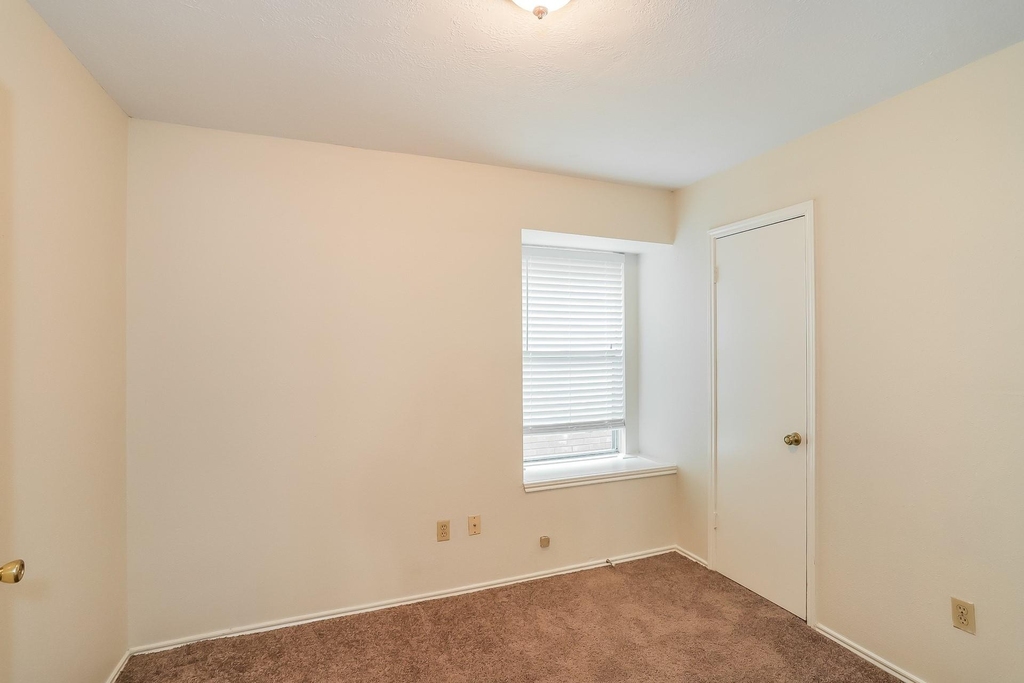 1525 Miller Avenue - Photo 10