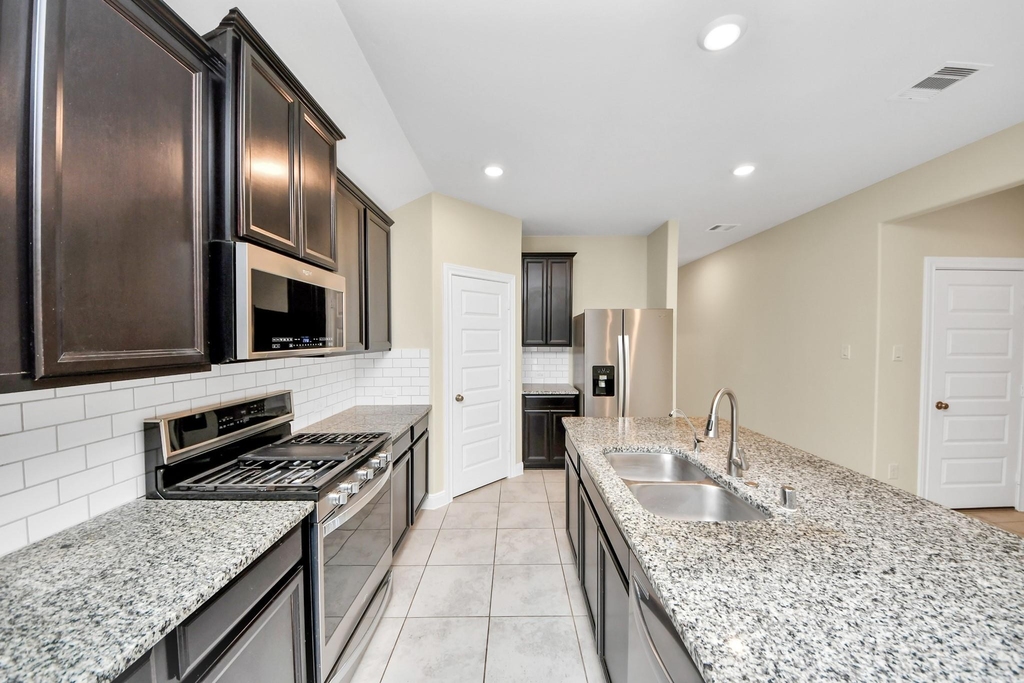 24654 Greenwood Bay Drive - Photo 5