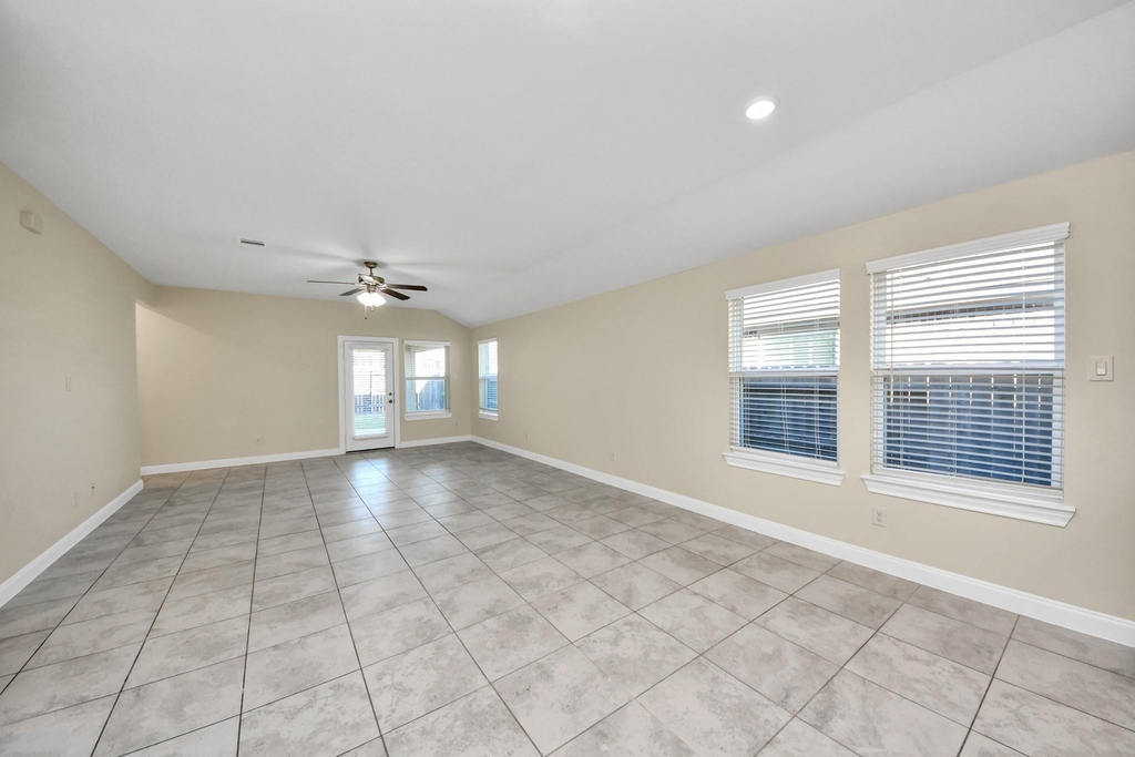 24654 Greenwood Bay Drive - Photo 19