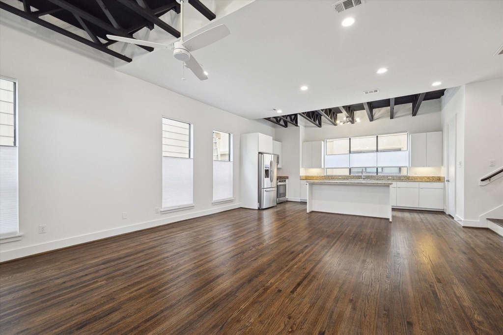1105 W 21st Street - Photo 5