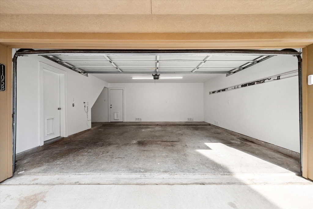 1105 W 21st Street - Photo 24