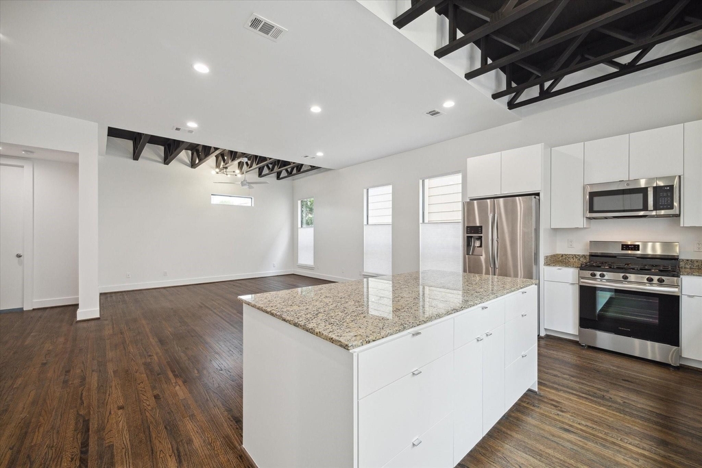 1105 W 21st Street - Photo 9