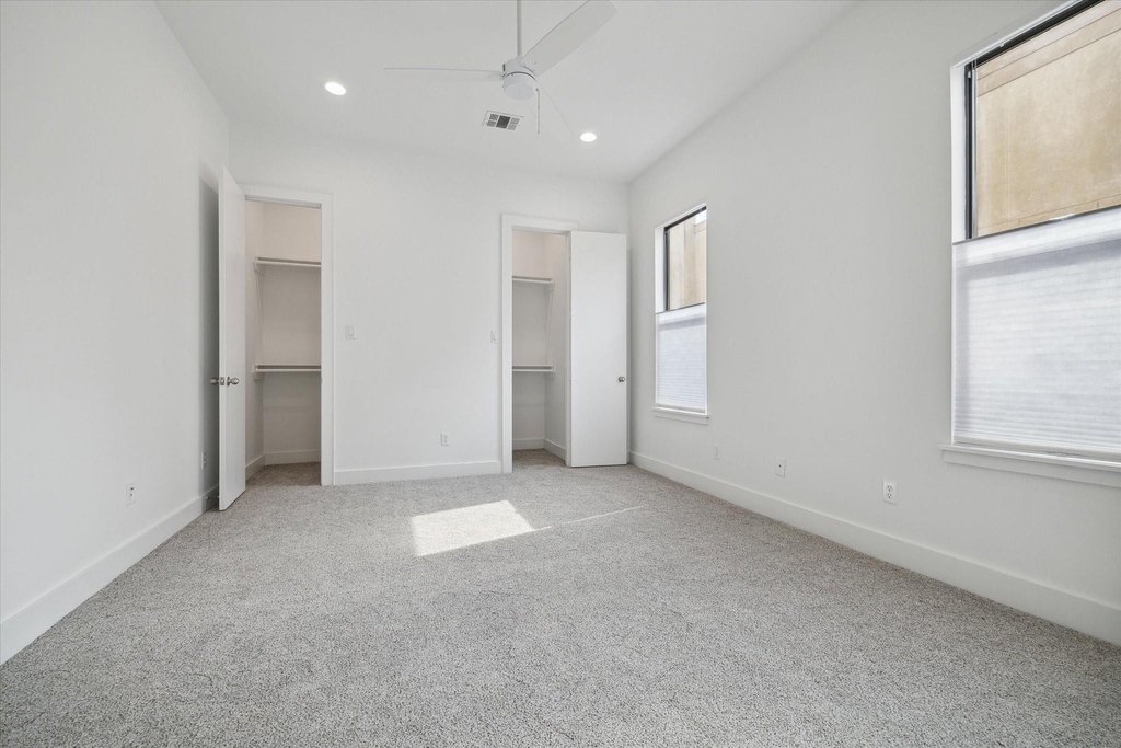 1105 W 21st Street - Photo 15