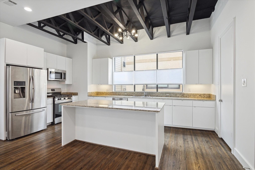 1105 W 21st Street - Photo 8