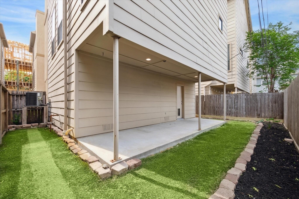 1105 W 21st Street - Photo 23
