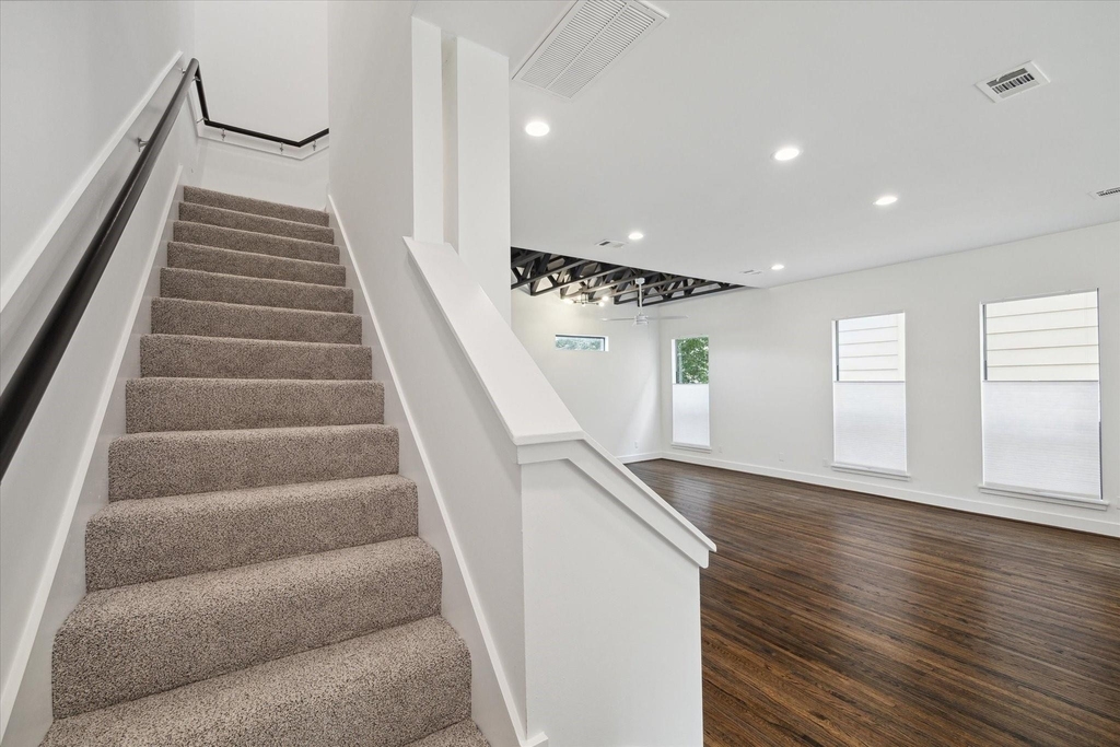 1105 W 21st Street - Photo 14