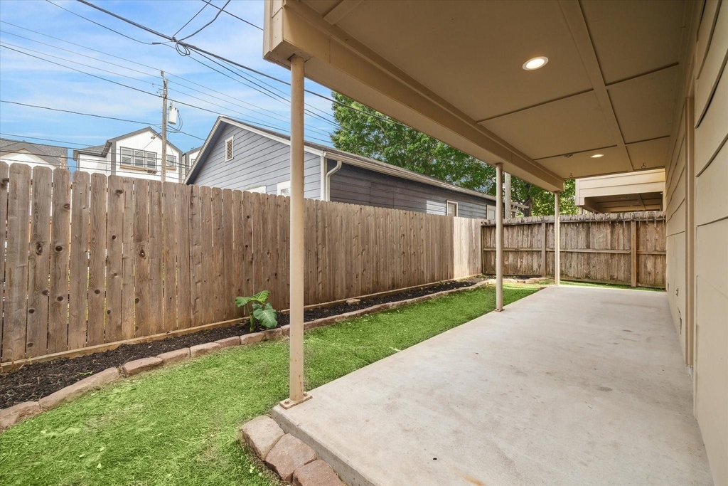 1105 W 21st Street - Photo 22