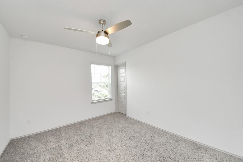 3521 Rockefeller Road - Photo 33