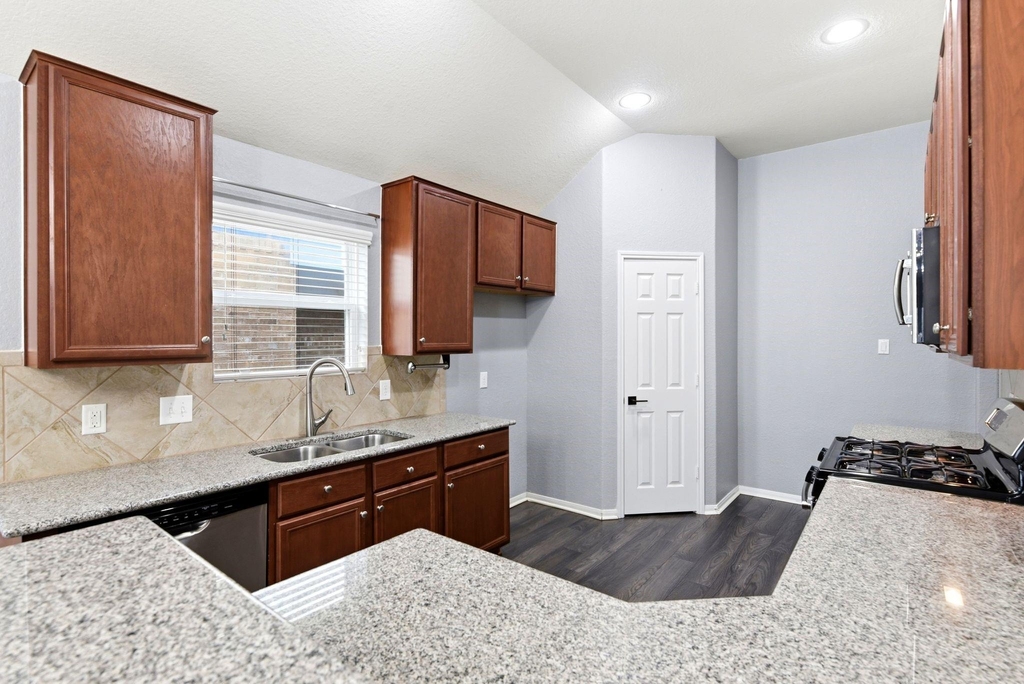 15002 Miller Meadows Lane - Photo 17
