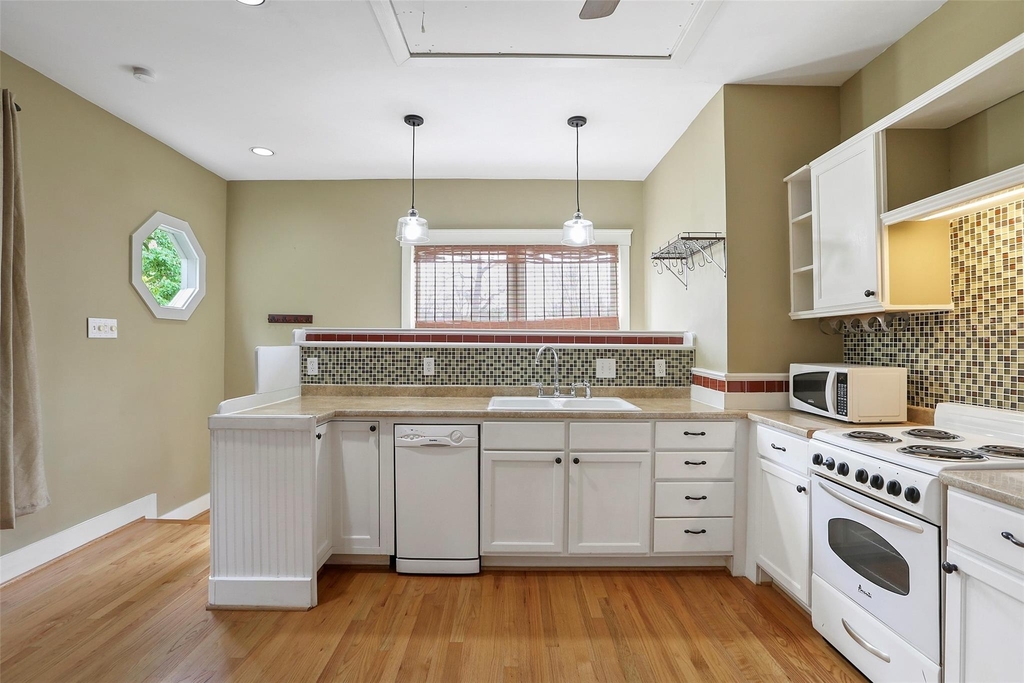 1227 Harvard Street - Photo 5