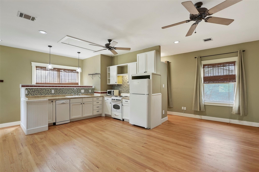 1227 Harvard Street - Photo 6