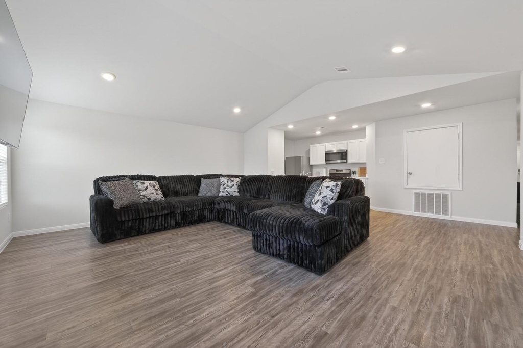 72 County Road 51028 - Photo 1