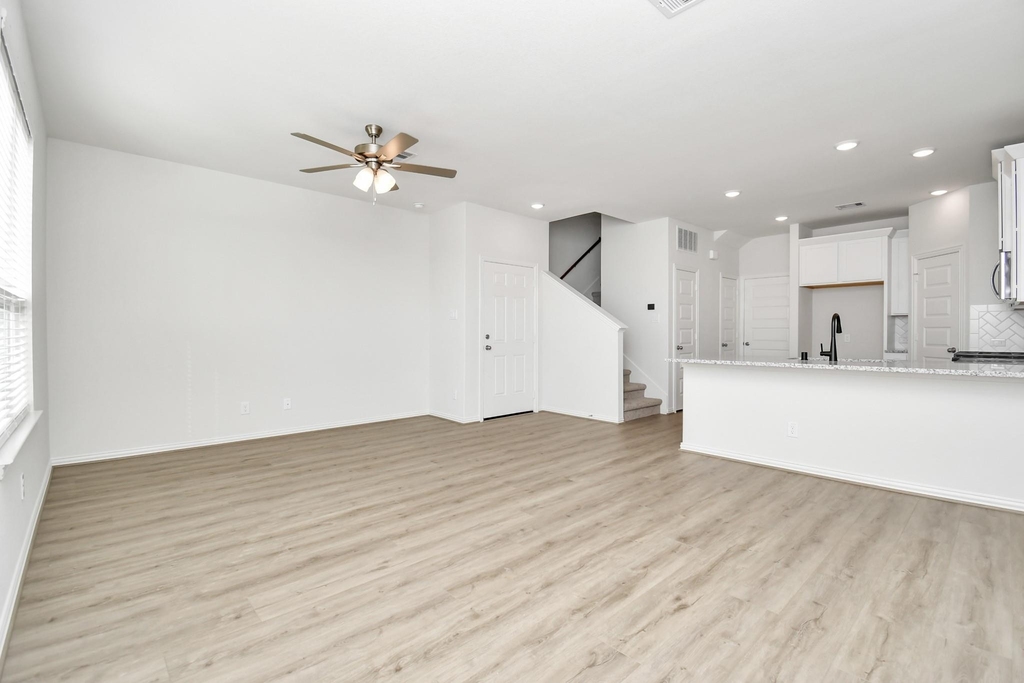 1534 Revolution Way - Photo 16