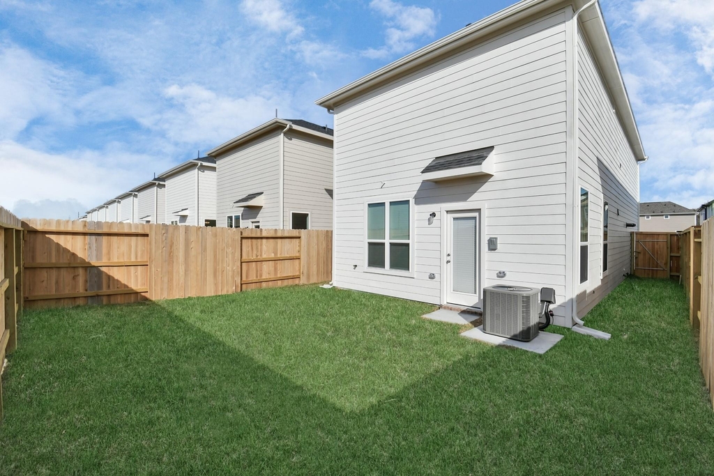 1534 Revolution Way - Photo 6