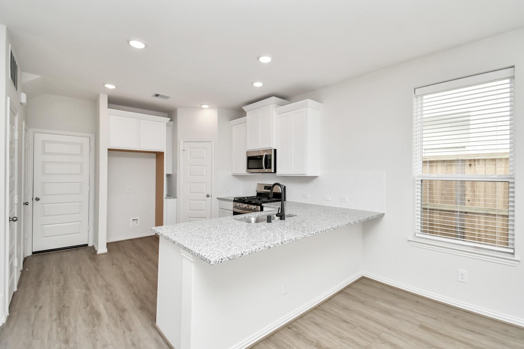 1534 Revolution Way - Photo 18