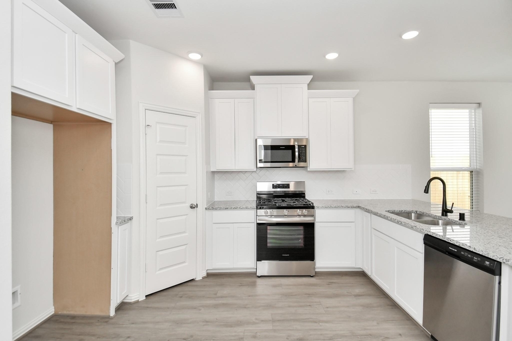 1534 Revolution Way - Photo 19