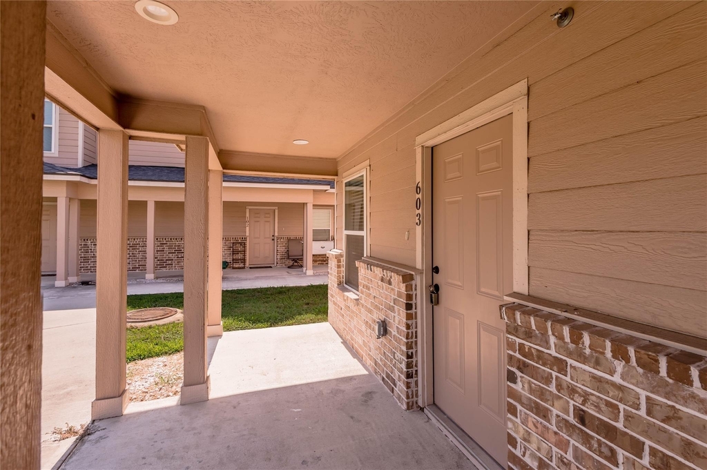 2002 20th Street - Photo 2