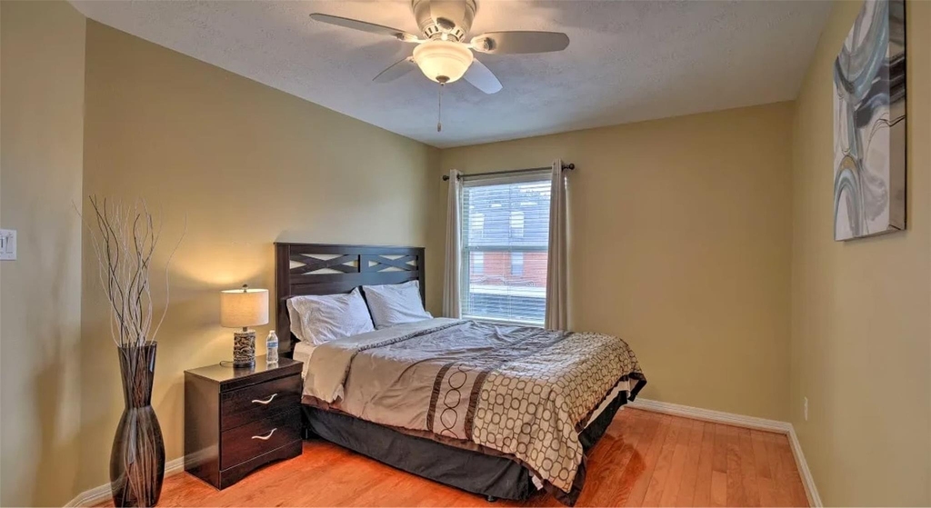 1006 Rochow Street - Photo 22