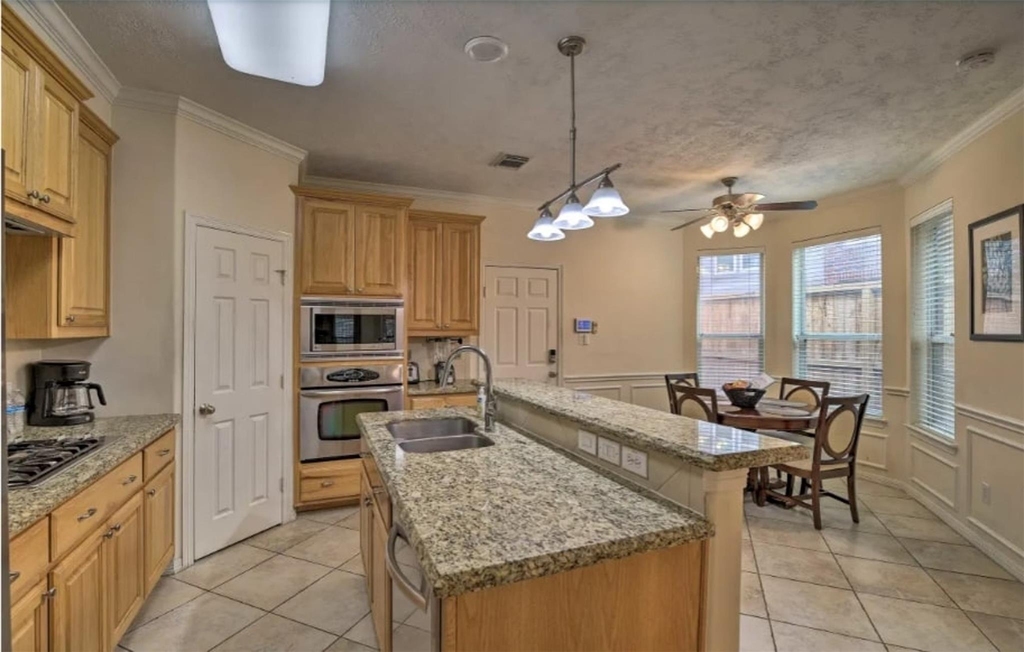 1006 Rochow Street - Photo 5