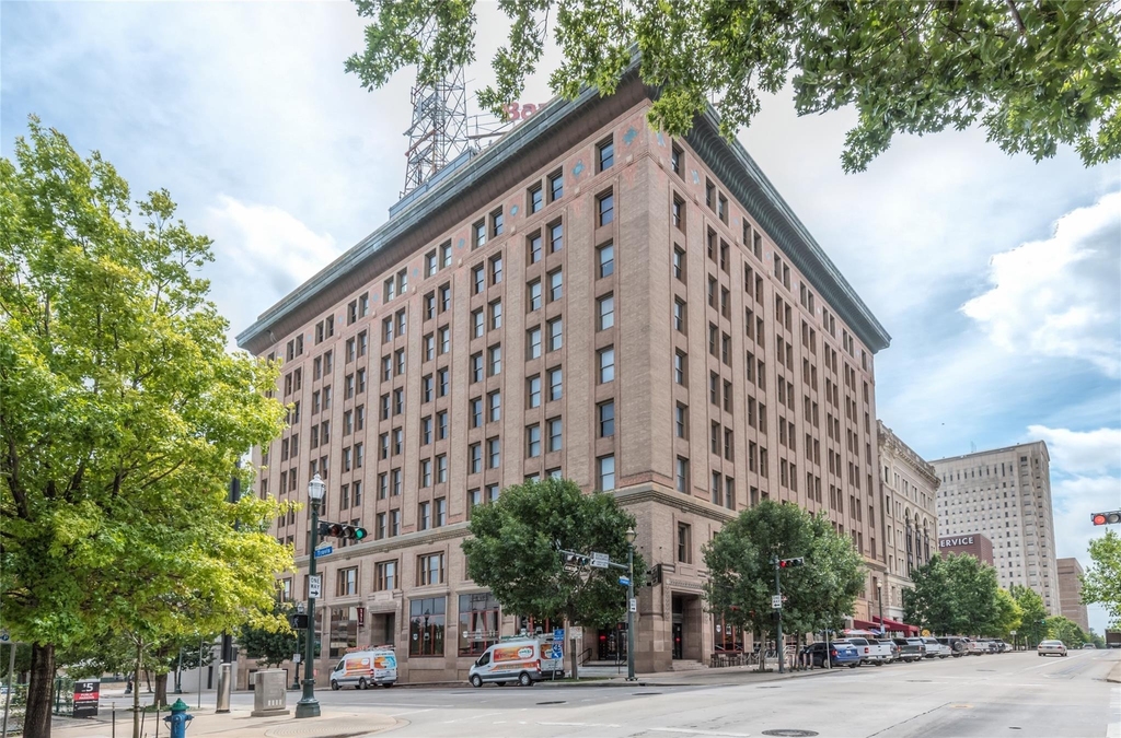 915 Franklin Street - Photo 1