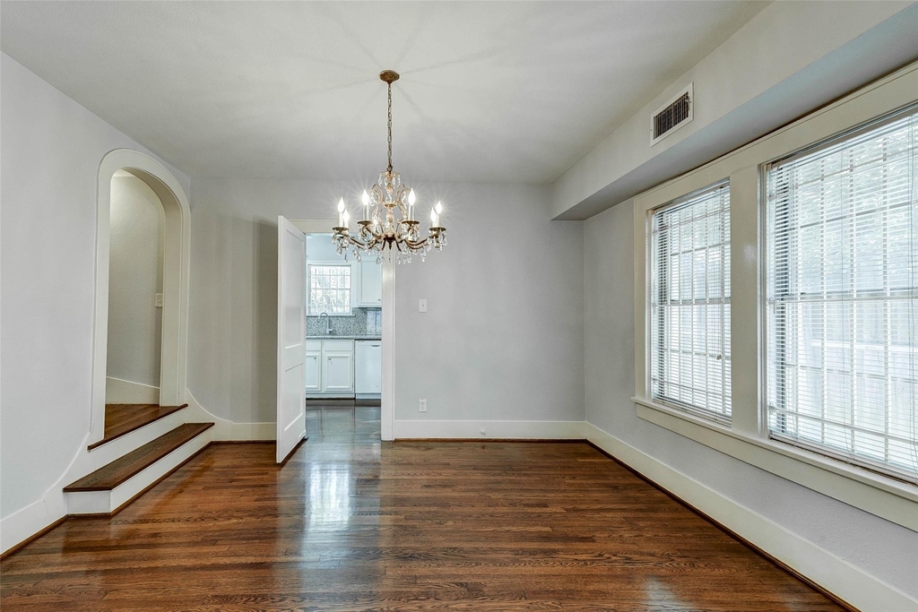 1748 Hawthorne Street - Photo 8