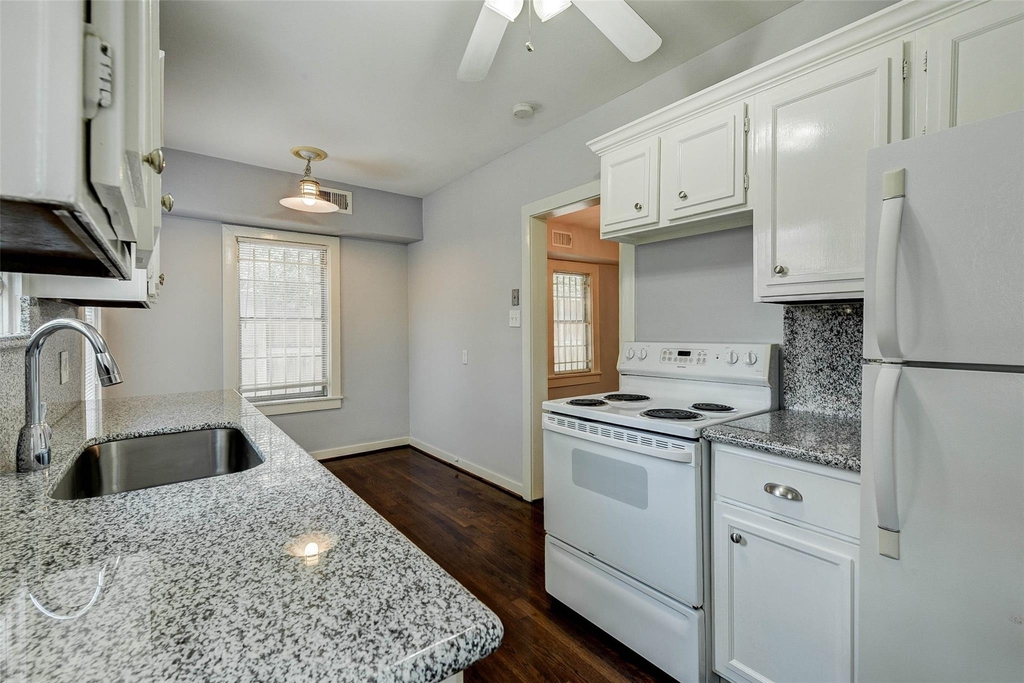 1748 Hawthorne Street - Photo 12