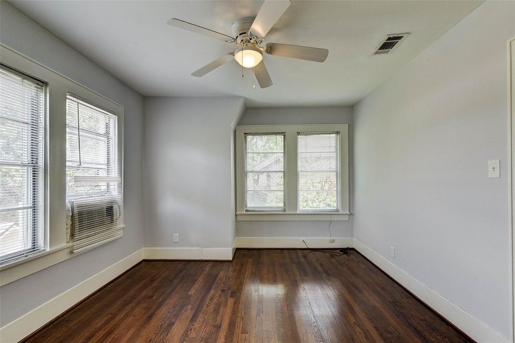 1748 Hawthorne Street - Photo 18