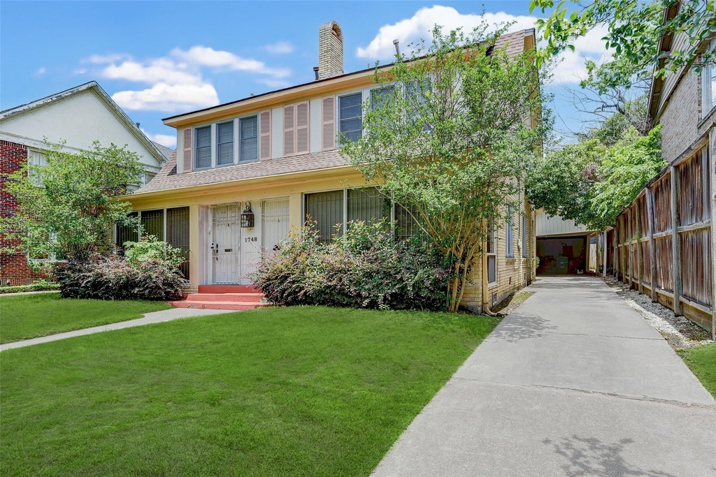1748 Hawthorne Street - Photo 2