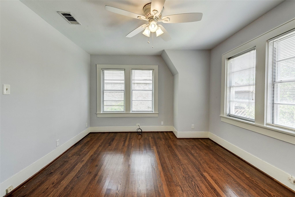 1748 Hawthorne Street - Photo 19