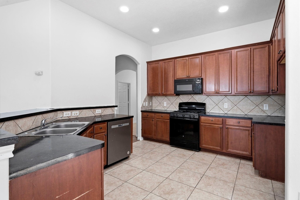 17215 Fernchase Court - Photo 9