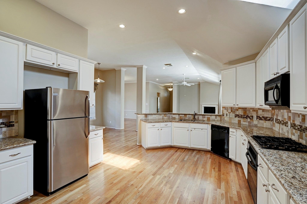 9907 Kemp Forest Drive - Photo 9