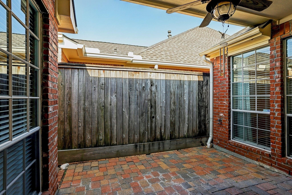9907 Kemp Forest Drive - Photo 17