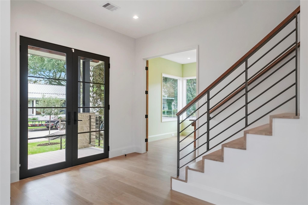 603 E 26th Street - Photo 1