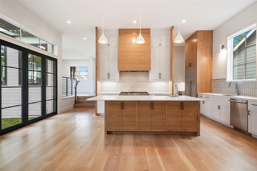 603 E 26th Street - Photo 12