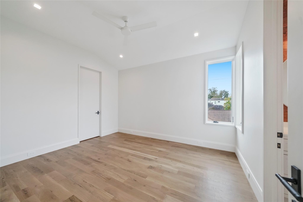 603 E 26th Street - Photo 32