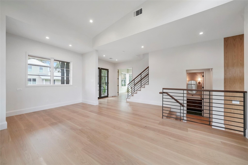 603 E 26th Street - Photo 7