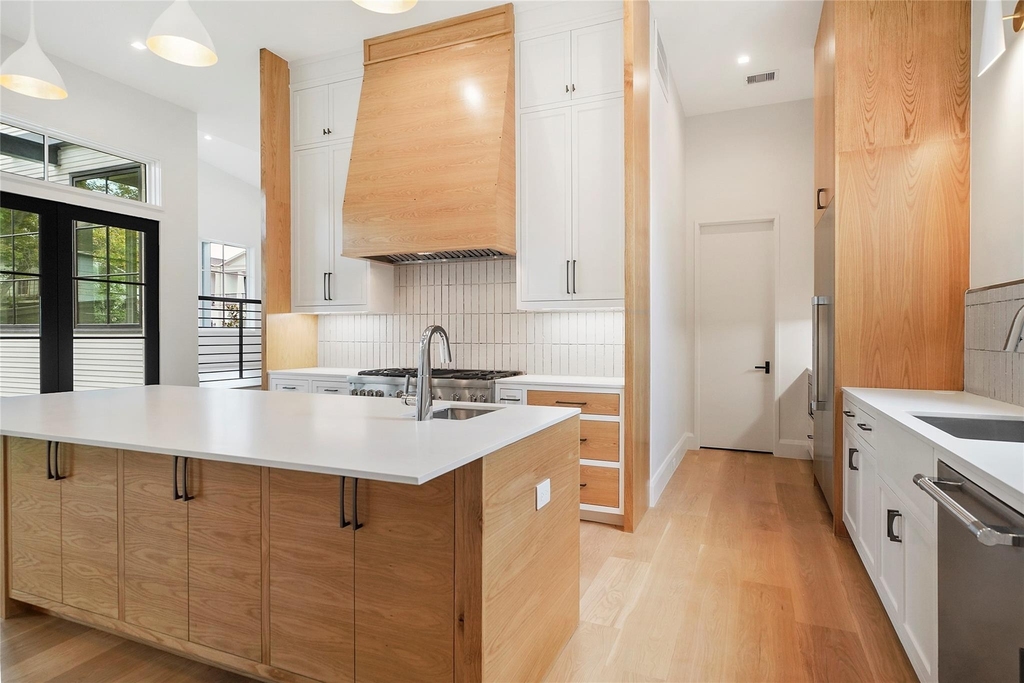 603 E 26th Street - Photo 16