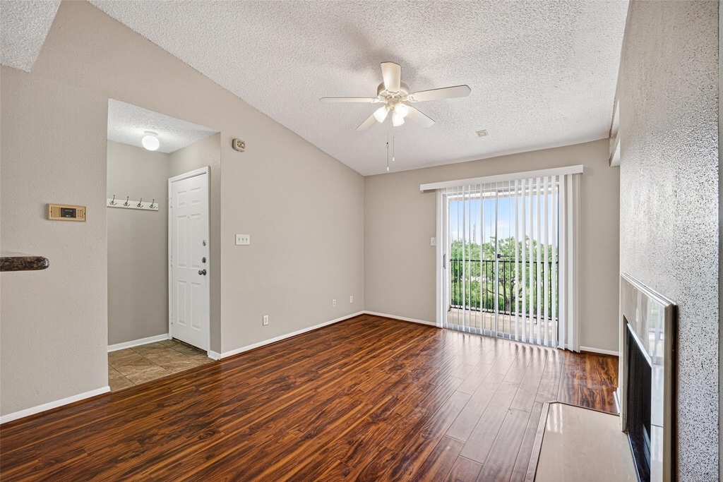 2121 Hepburn Street - Photo 2