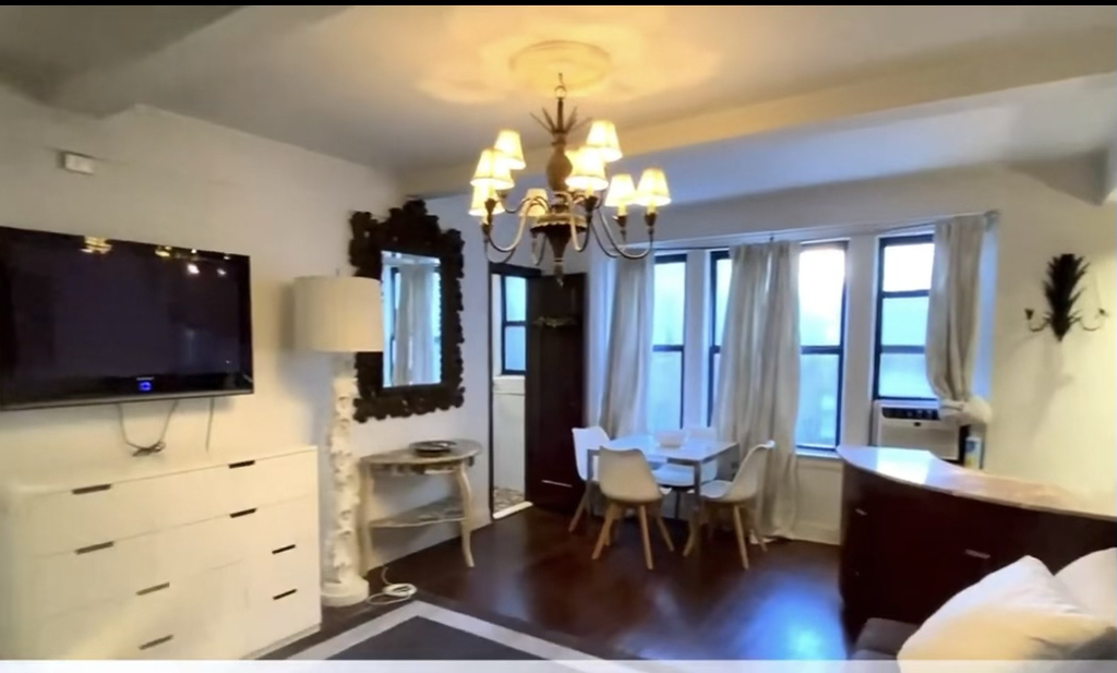 East 58th Street - Photo 0