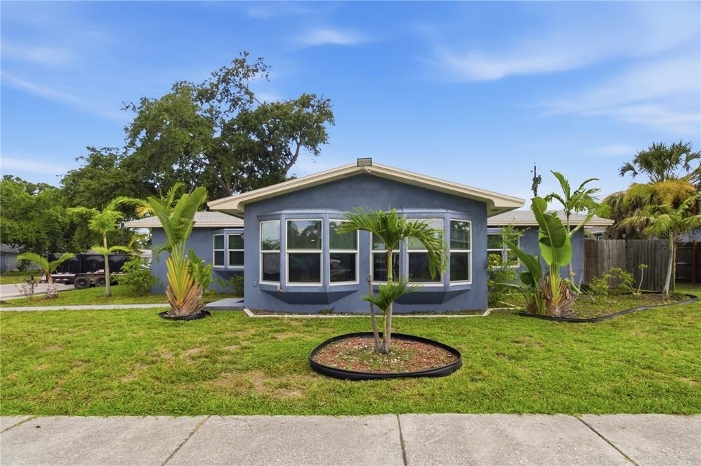 709 Highland Avenue N - Photo 0