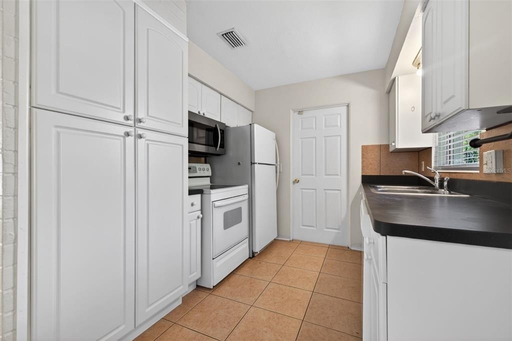 11234 68th Avenue N - Photo 3