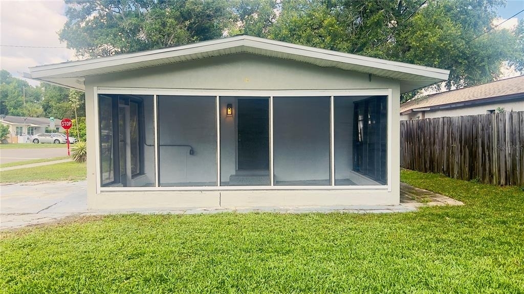 5301 40th Street N - Photo 2