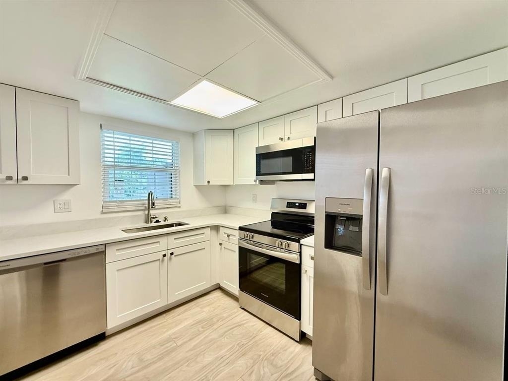 8801 Bay Pointe Drive - Photo 7