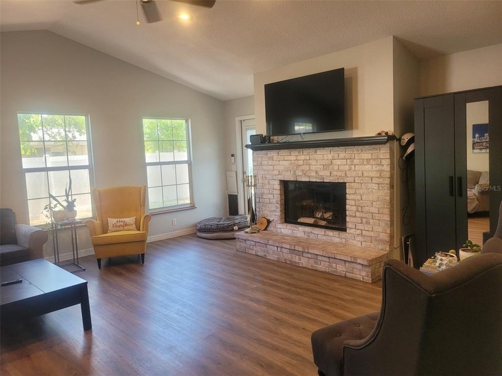 1714 Prince Philip Street - Photo 2